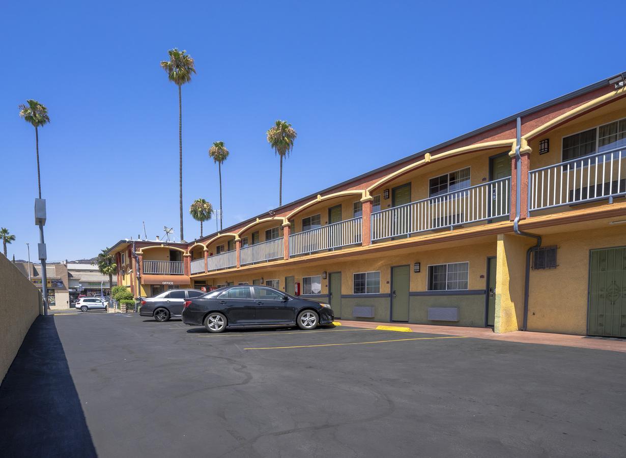 Economy Hollywood Motel