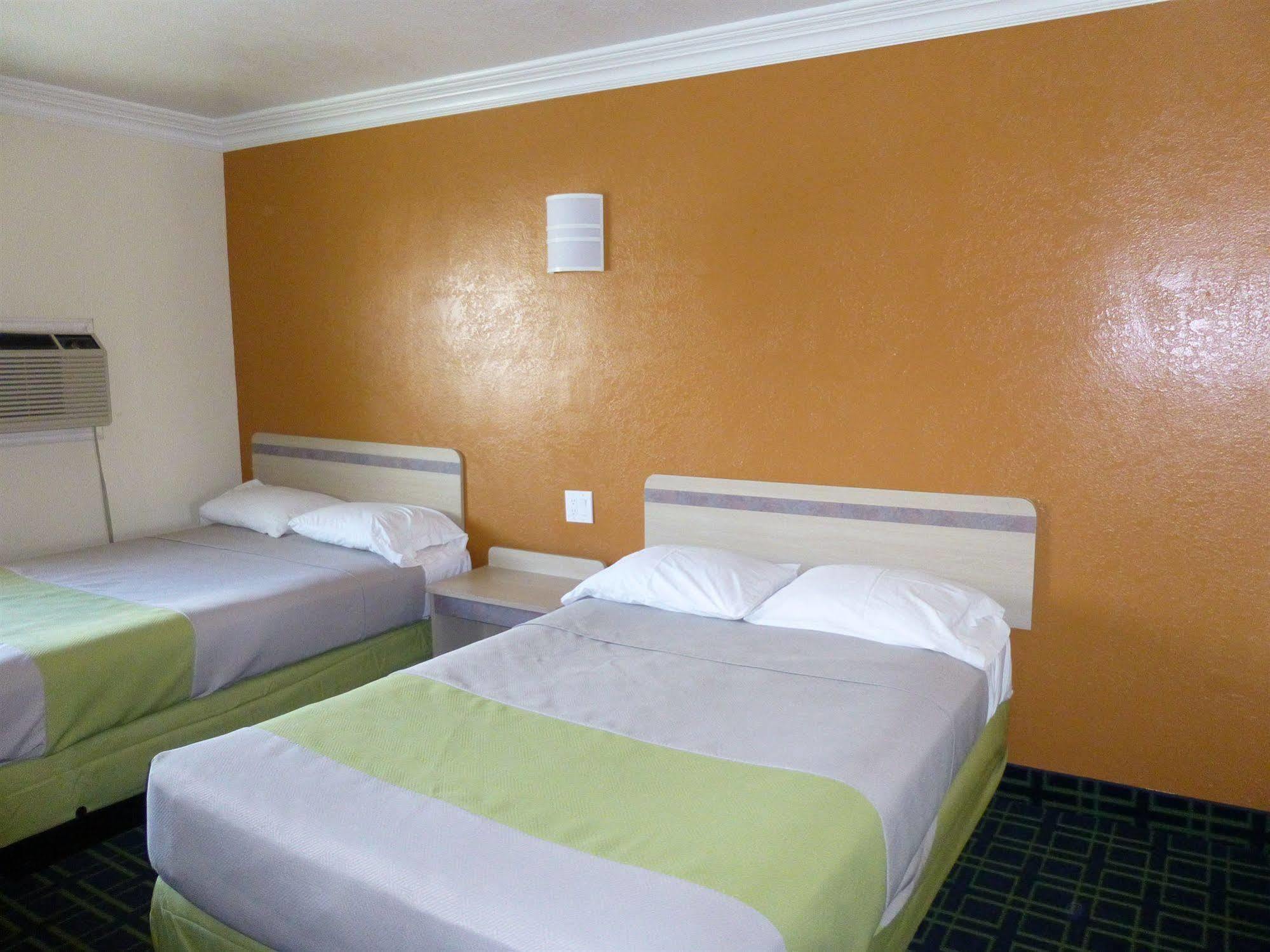 Economy Hollywood Motel